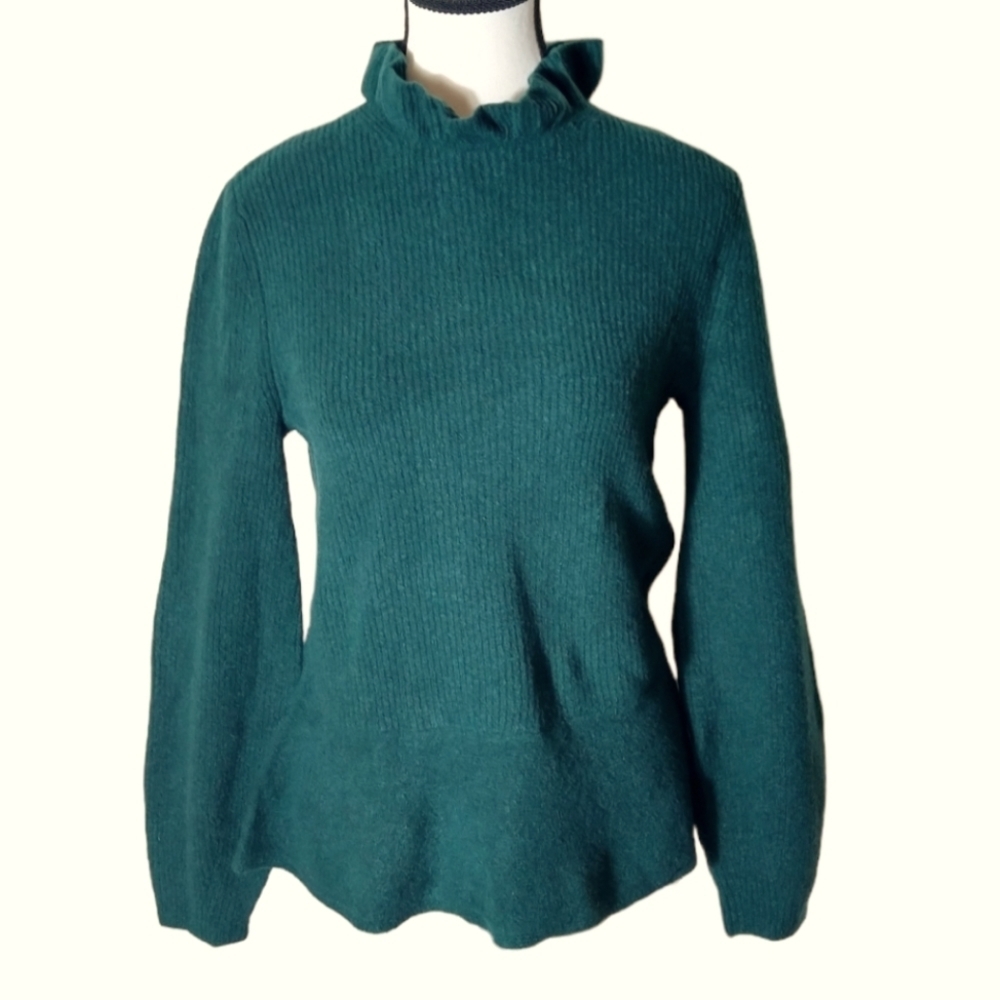 Ann Taylor green ribbed peplum hem ruffle collar sweater shirt top size Small